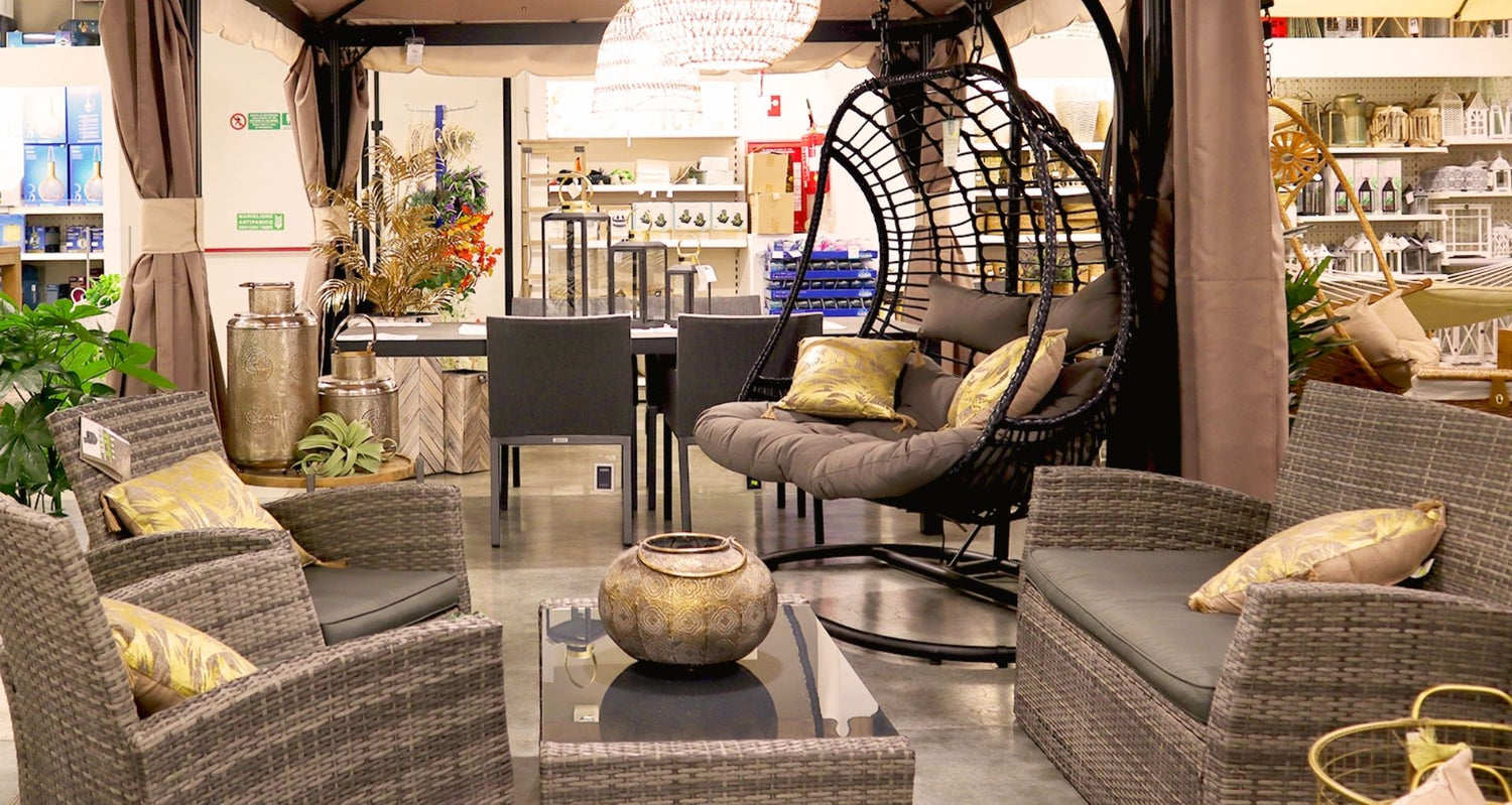 Idee per arredare il giardino: consigli per salotto esterno