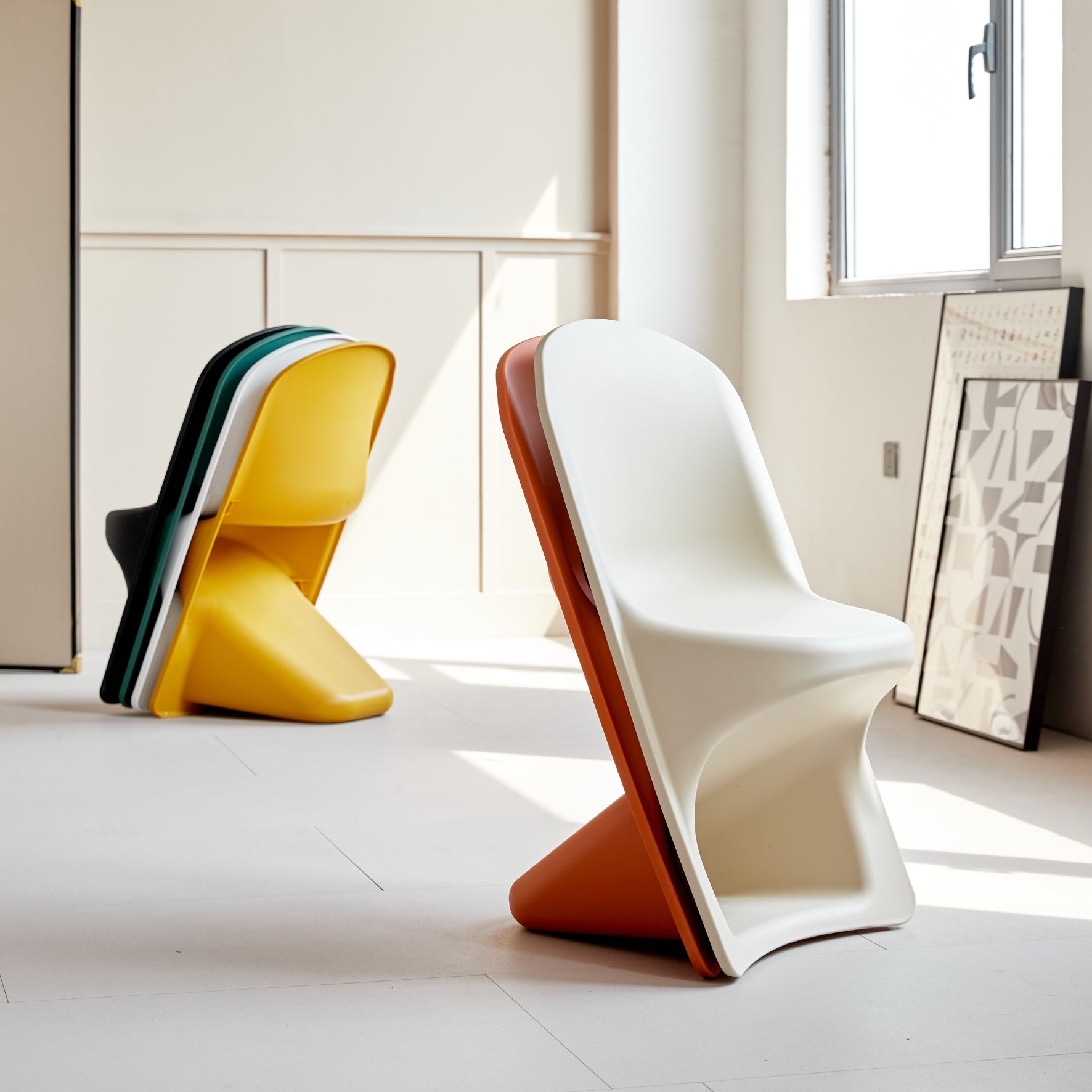 Sedia da giardino dal design sinuoso sabbia – Twist