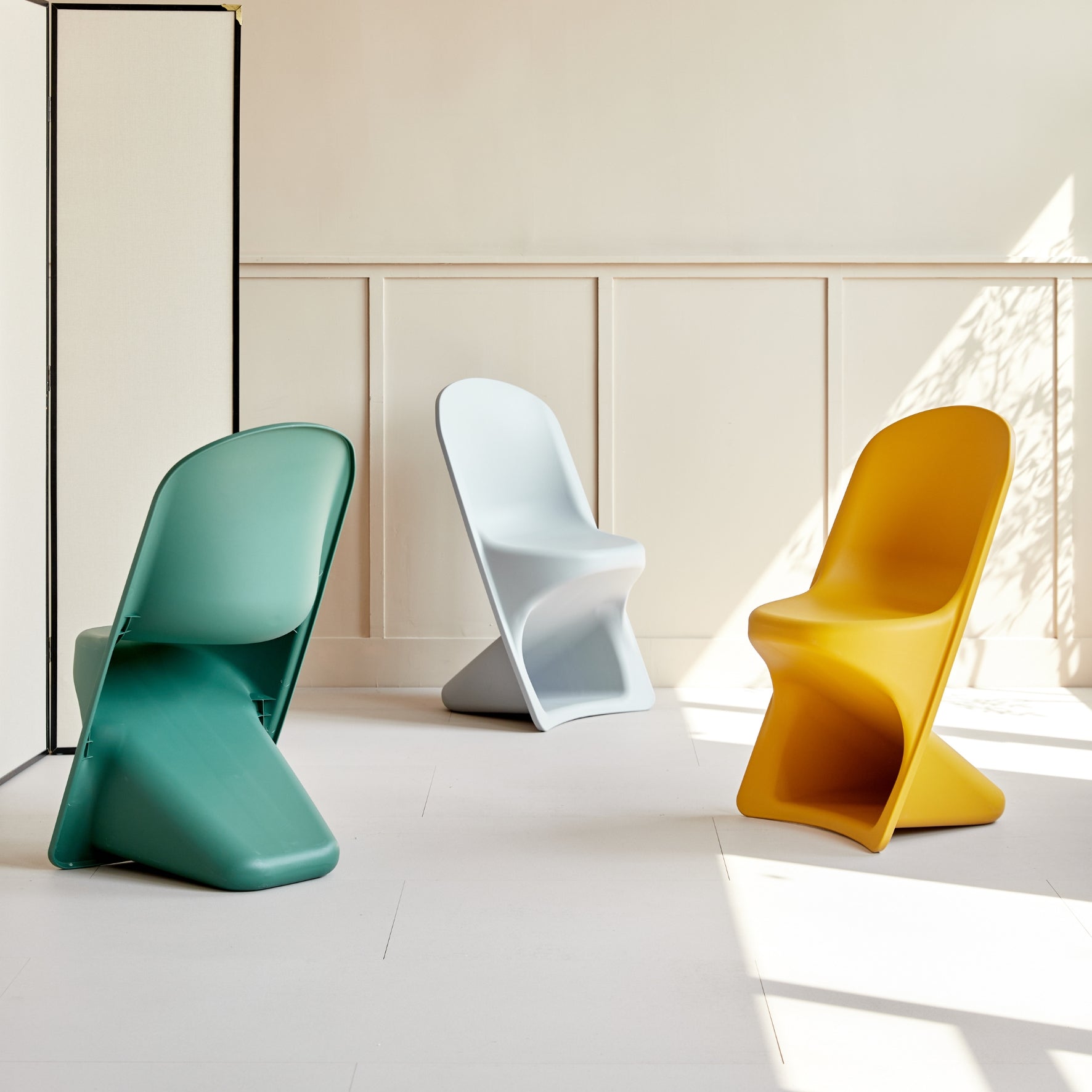 Sedia da giardino dal design sinuoso sabbia – Twist