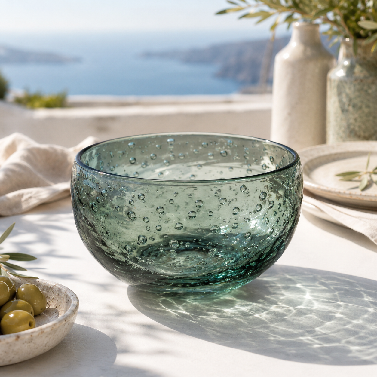 Ciotola tonda in plastica verde scuro con texture a bolle – Riviera Dark Bowl