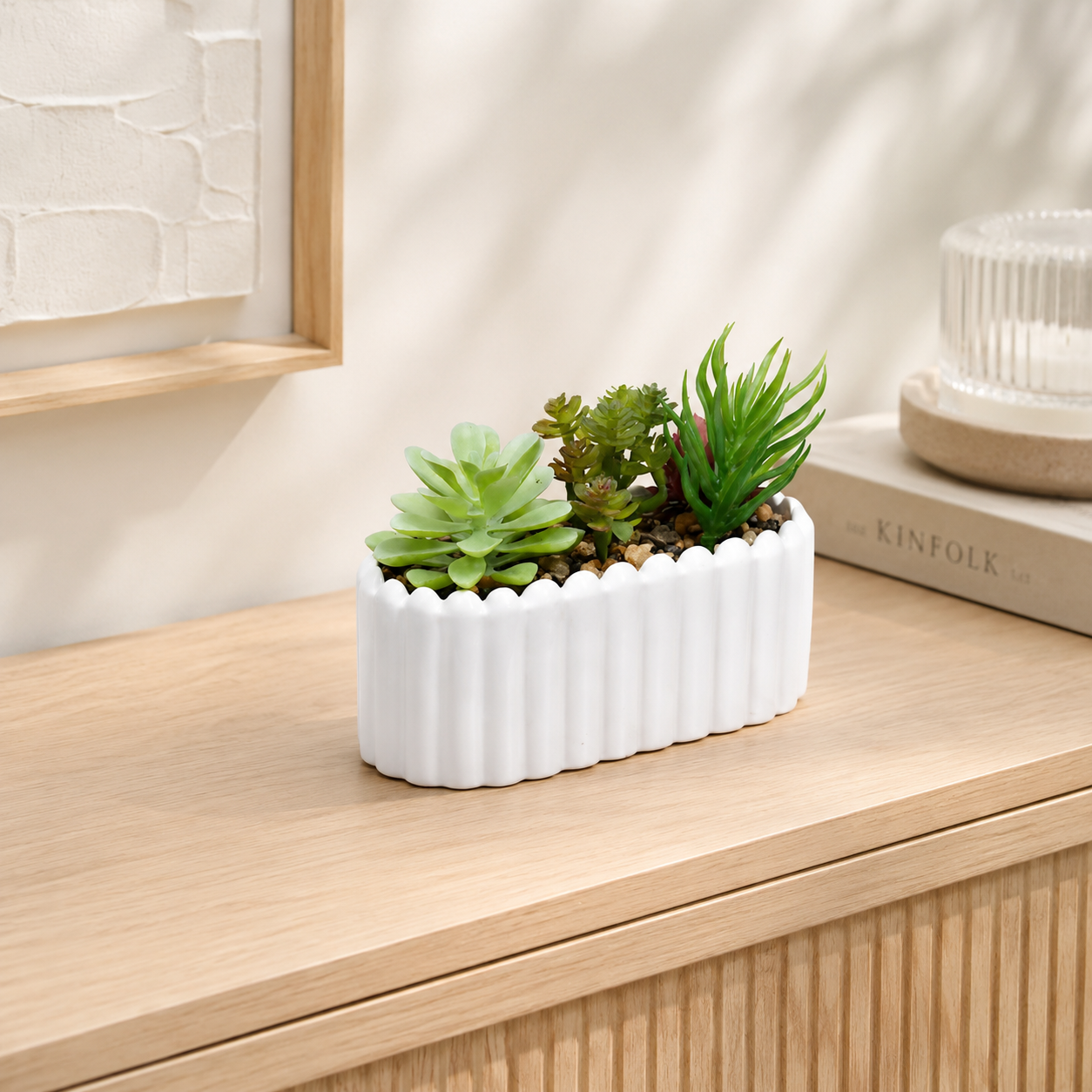 Fioriera ovale con piantina artificiale e ghiaia decorativa – Wida