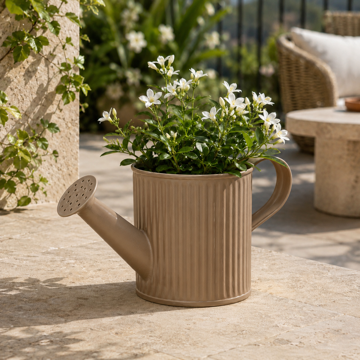 Planter decorativo a forma di annaffiatoio in zinco opaco colori assortiti