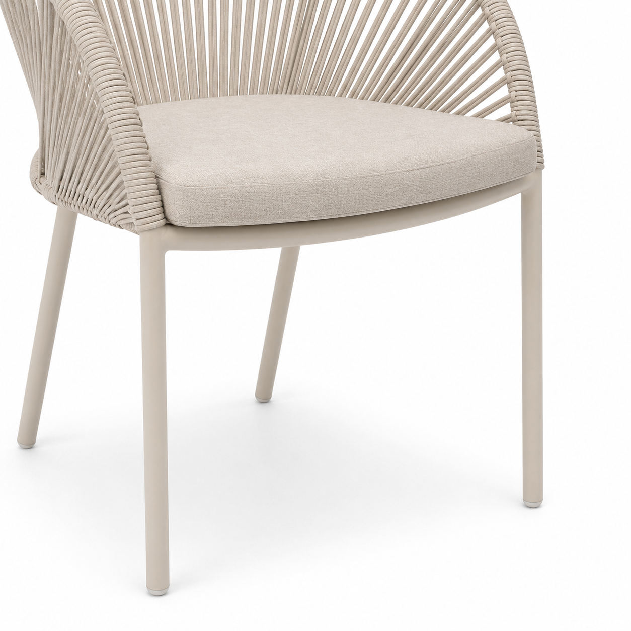 Poltrona da giardino impilabile con intreccio rattan e cuscino color clay – Oryon