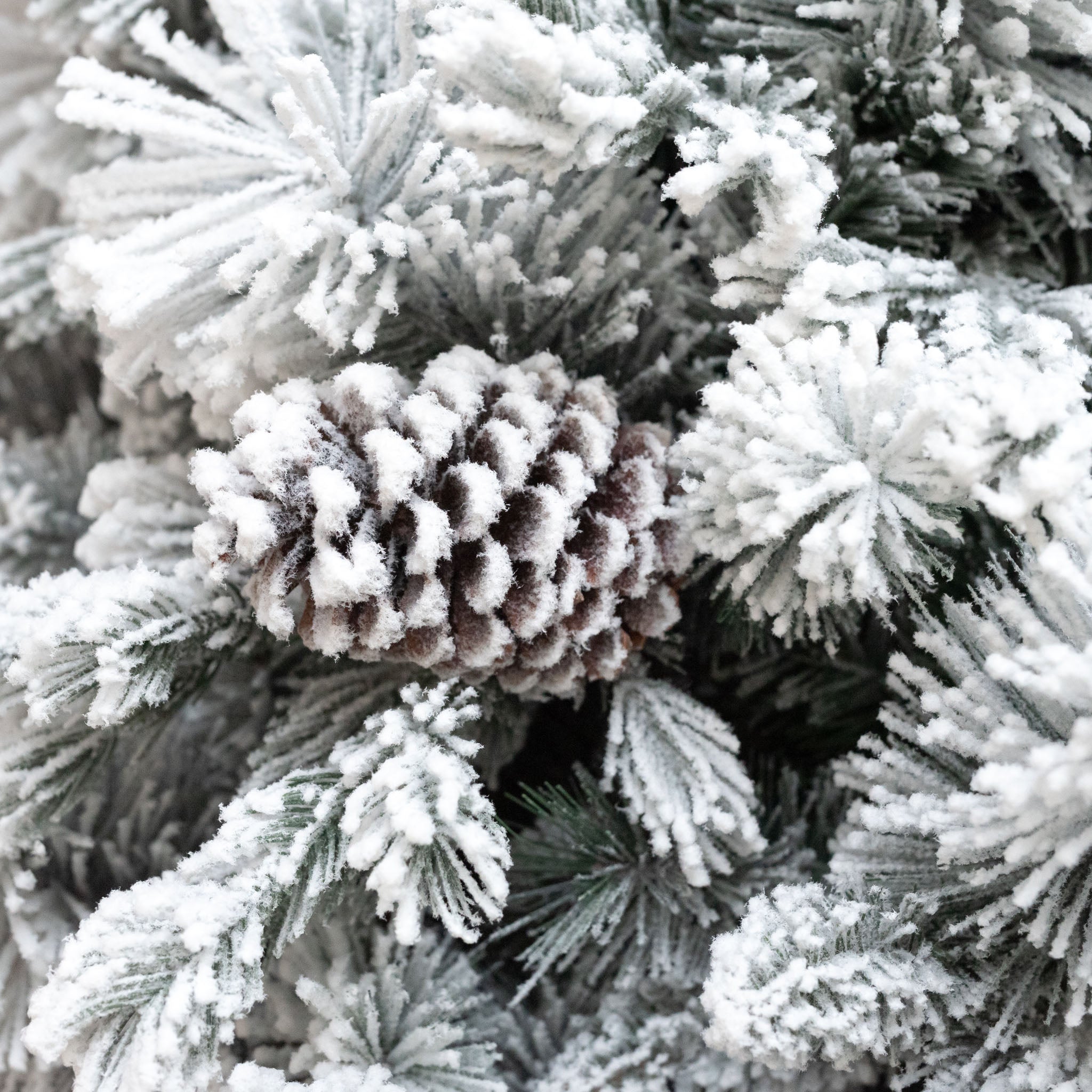 Albero di Natale Zurigo Innevato con pigne 270 cm