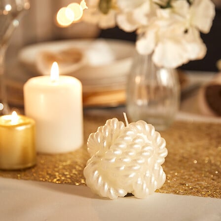 Candela decorativa a gomitolo satinata – bianco o oro assortito
