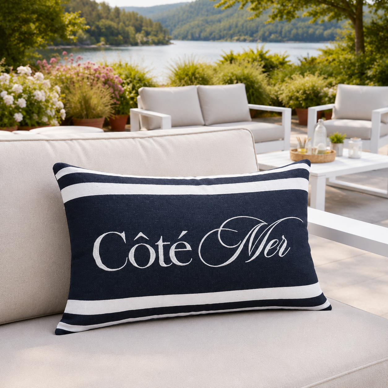 Cuscino decorativo rettangolare a righe marinare blu navy 40x60cm  – Côté Mer
