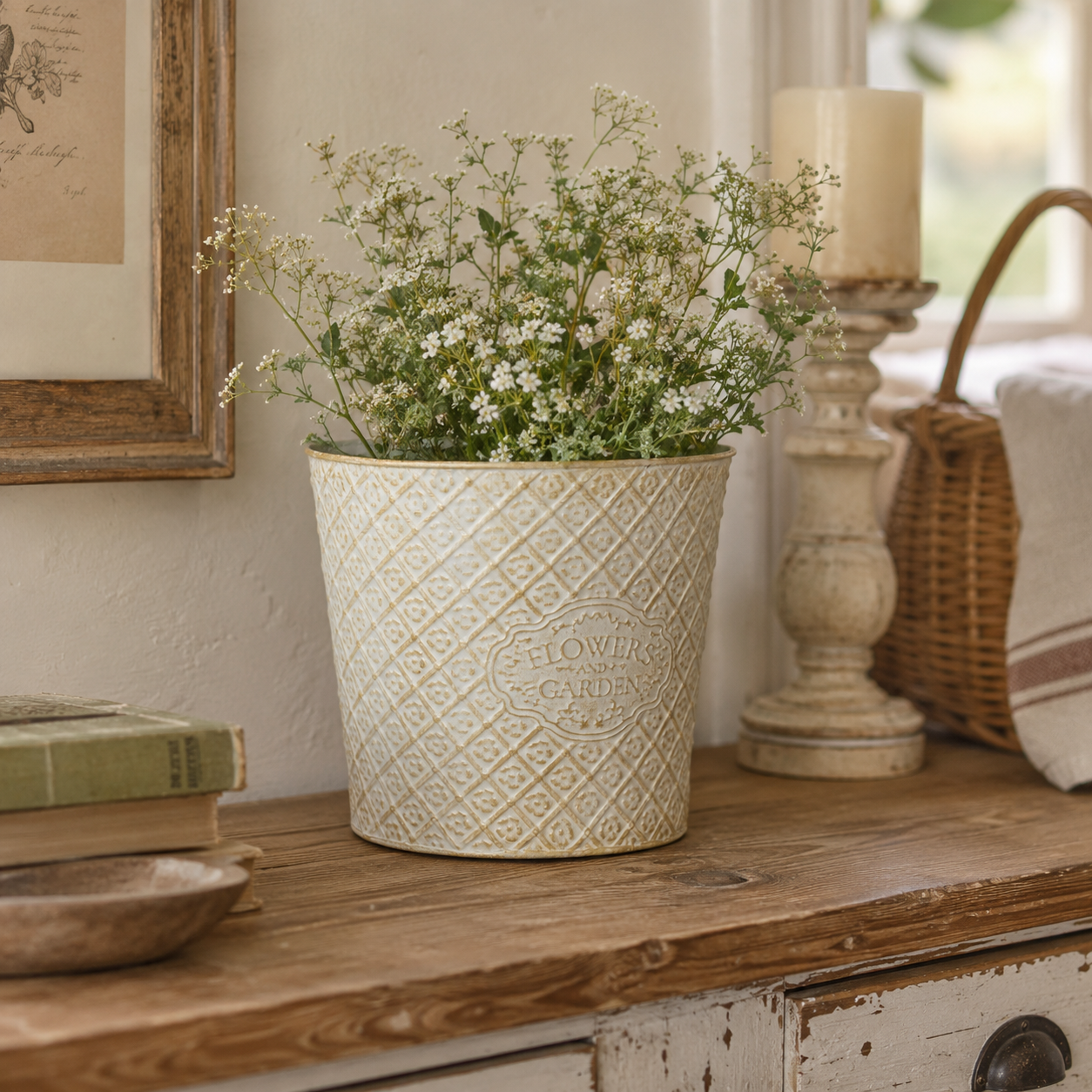 Cache-pot in metallo bianco con patina dorata H20cm – Tino