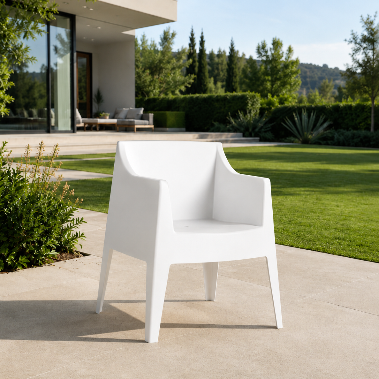 Poltrona da giardino bianca