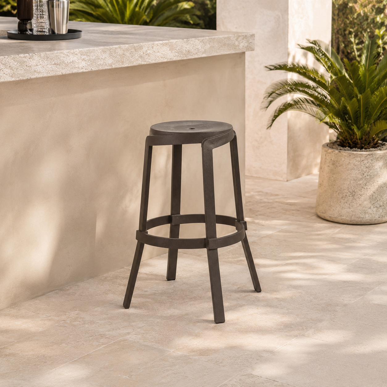Sgabello alto da bar da giardino impilabile color terra – Stack Maxi