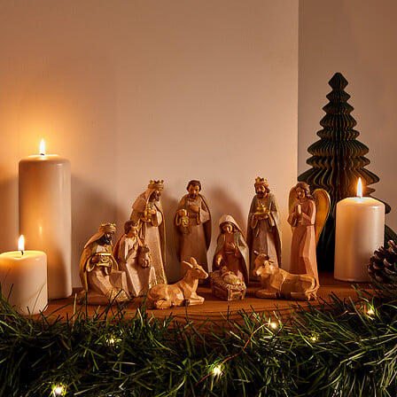Presepe in resina con 10 personaggi fino a 15 cm