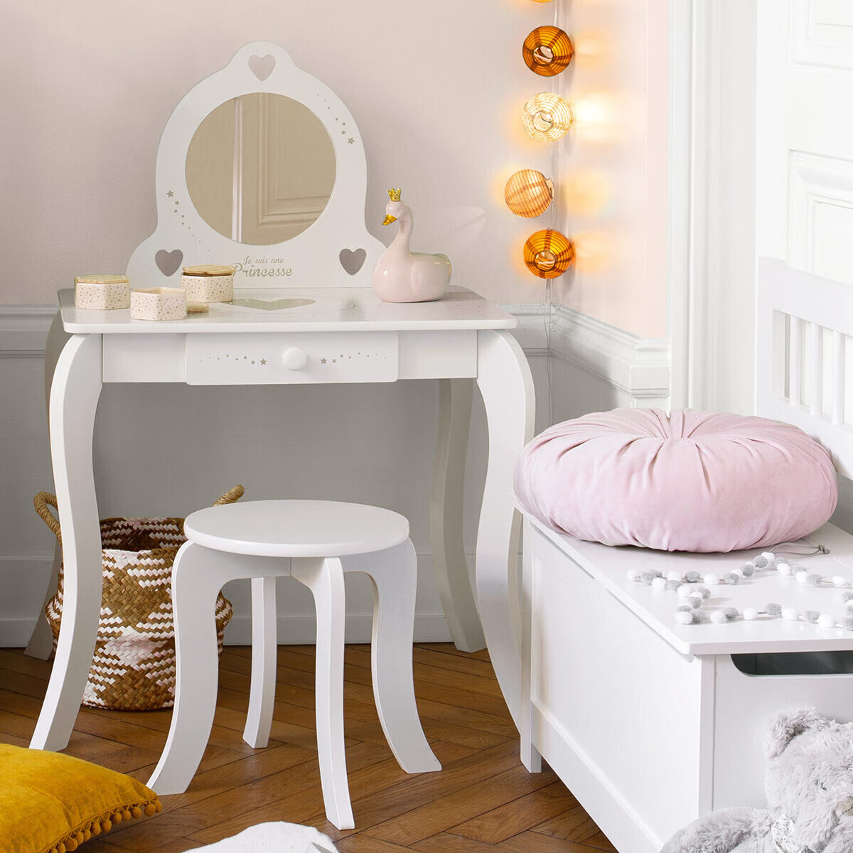 Set toeletta bambini con sgabello, specchio e cassetto in MDF bianco – Lili